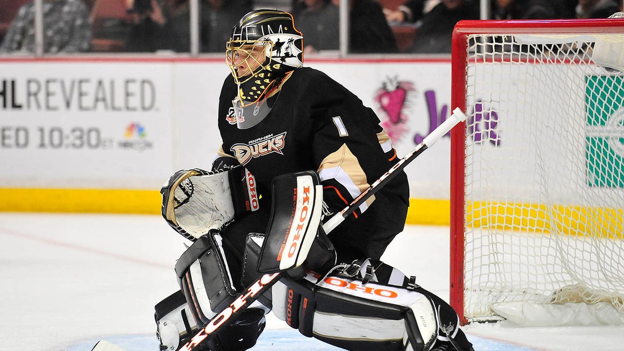 Hiller makes Ducks' lone goal stand in shutout of Blues